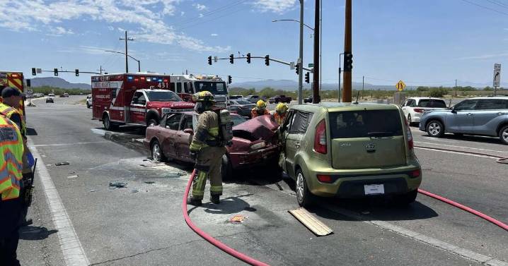 Three-vehicle crash closes roadway on far Westside