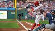 Phillies’ Kyle Schwarber ties a Sammy Sosa 1998 home run record