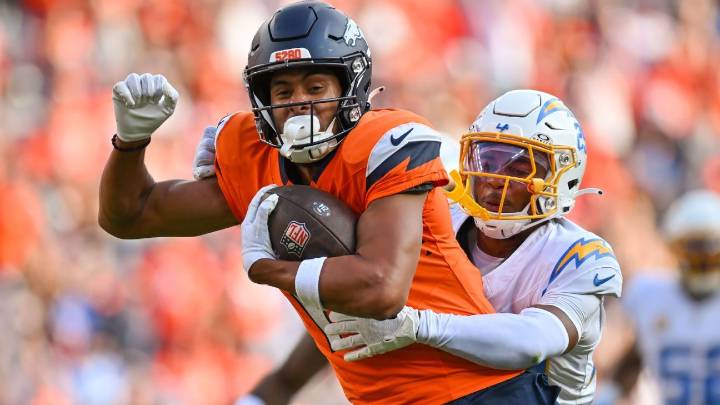 Broncos trade Devaughn Vele to Saints for two draft picks