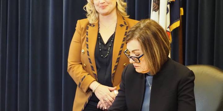 State worker groups oppose suggested IPERS cuts, new teacher pay model
