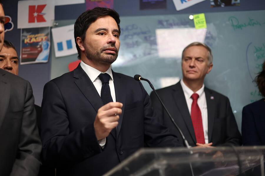 Carter: “En Chile Vamos por un lado te dan la mano y en la otra tienen la daga”