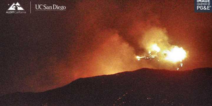 New California wildfires prompt evacuations near Fresno and Oregon border