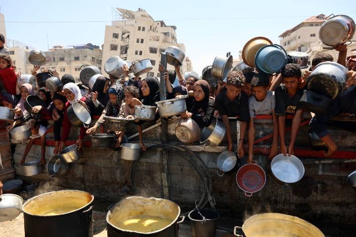 Infamous Gaza aid photos were staged: German newspaper
