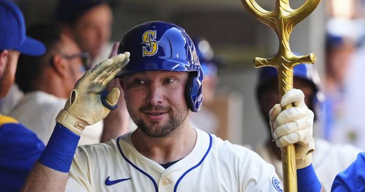 Cal Raleigh's record-setting home runs power Mariners to 11