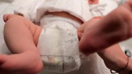 Una familia recibe 920 millones de euros tras el parto que dejó a su hija con daño cerebral: “Hubiera sido más seguro nacer en una gasolinera”