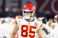 Deadspin | Chiefs add veteran TE Robert Tonyan to active roster