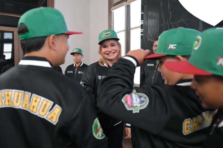 Convive Maru Campos con niños chihuahuenses que representarán a México en la Serie Mundial de Pequeñas Ligas