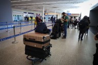 Controladores aéreos. Levantaron el paro del jueves y la medida de fuerza continuará el sábado