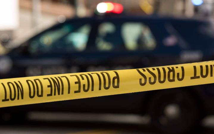 Hombre muere tras impactar poste en Rincón