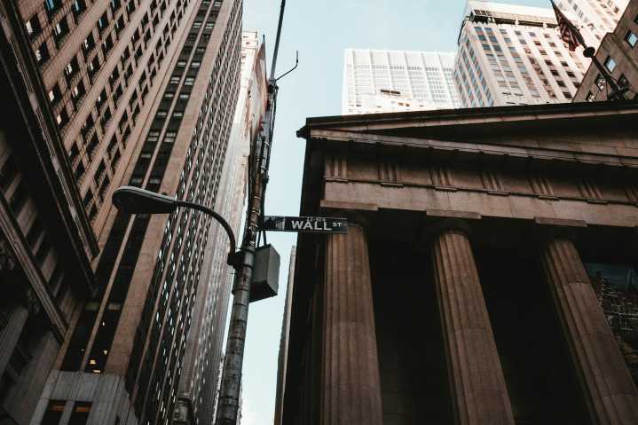 Acciones de Dave & Buster’s caen 3% tras rebaja de precio de Truist Securities