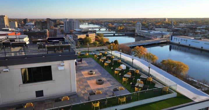 Drink under the stars at these rooftop bars & patios in northern Illinois