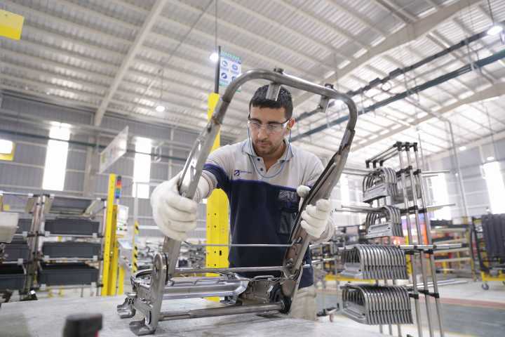 INDEC informó que la actividad económica cayó 0,7% en junio pero creció 6,4% interanual