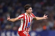 Julián Álvarez marcó un golazo de tiro libre en el Atlético de Madrid: video