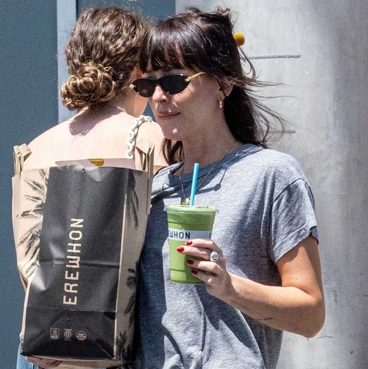 If Erewhon Had a Dress Code, Dakota Johnson’s Latest Grocery-Run Look Would Be the Blueprint