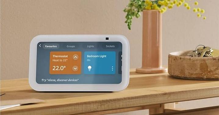Amazon Echo Show 5 branded 'game changer for smart homes' as it drops to £60