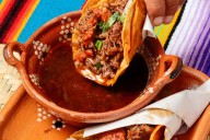 Origen y preparación. Receta de birria de res: el plato mexicano más tradicional que nació en Jalisco y se come en EE.UU.