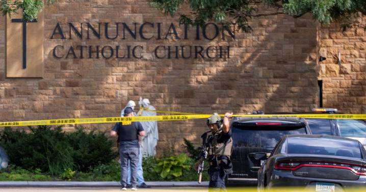 Cómo fue el tiroteo en la iglesia de una escuela en Minneapolis que terminó con 2 niños muertos y 17 heridos