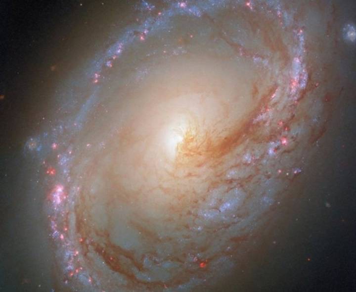 Hubble se centra en la formación estelar de la conocida Messier 96