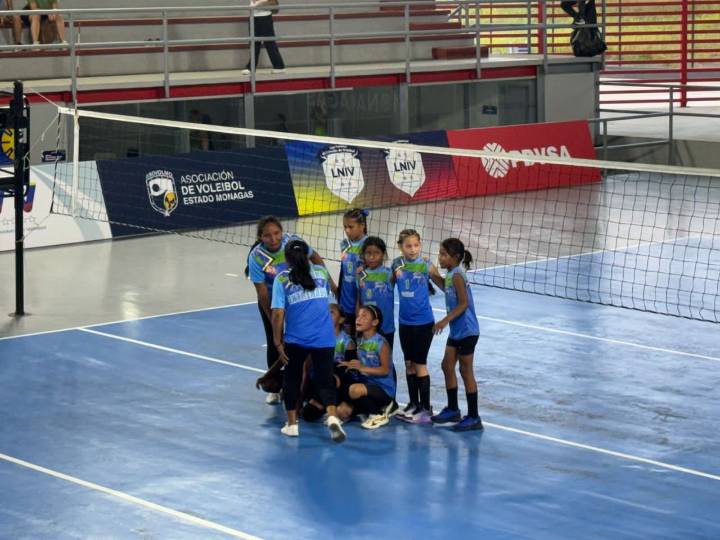 Delta Amacuro se muestra imponente en la primera jornada de la Liga nacional de voleibol iniciación