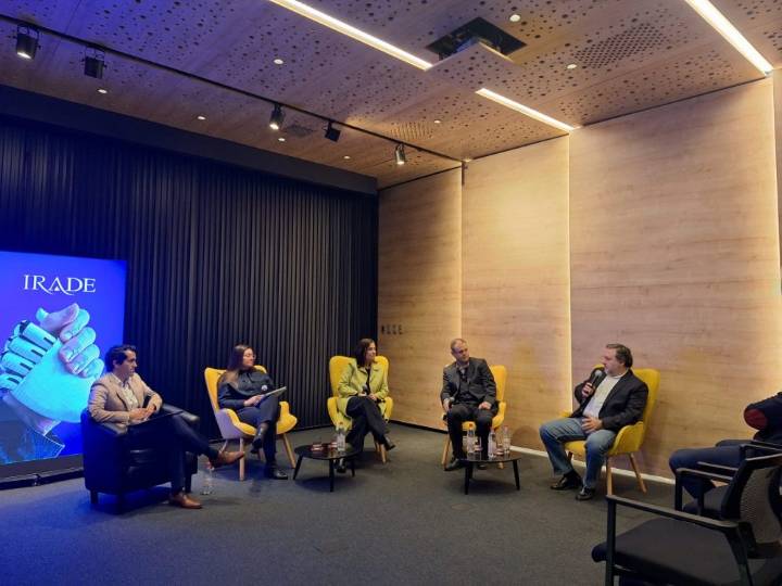 Estudio sobre adopción de IA en Chile: seis de cada diez empresas afirman utilizar Inteligencia Artificial en el Biobío