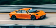 Un auto eléctrico recorrió la distancia equivalente a una vuelta al mundo en 7 días y medio a 300 km/h de velocidad