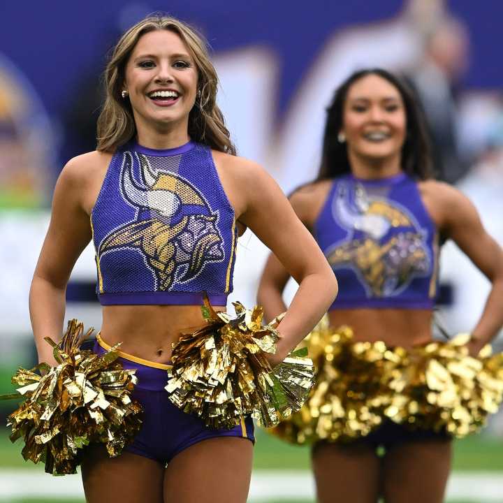 Minnesota Vikings' Male Cheerleaders Cause NFL Fan Backlash