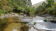 La piscina natural secreta de Galicia con aguas tranquilas y rodeada de verde