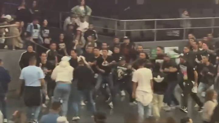 Video: Batalla campal entre barras bravas dejó un muerto en concierto de Damas Gratis en Bogotá