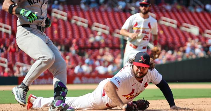 Cardinals' 'youthful' missteps prove costly in Yankees sweep
