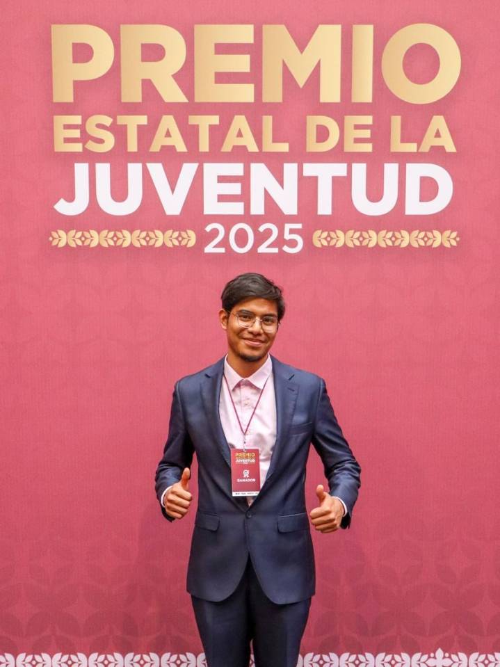 Joven de Neza gana Premio Estatal de la Juventud con proyecto que transforma residuos en fertilizante