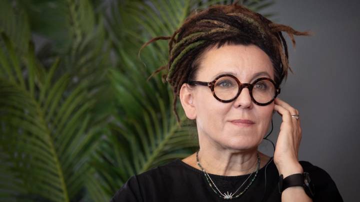Olga Tokarczuk: “La biblioteca de mis padres me descubrió de adolescente un mundo patriarcal”