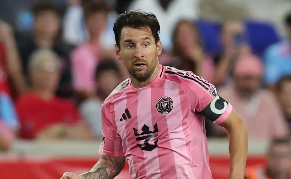 Is Lionel Messi playing today for Inter Miami vs Pumas UNAM at the 2025 Leagues Cup group stage?