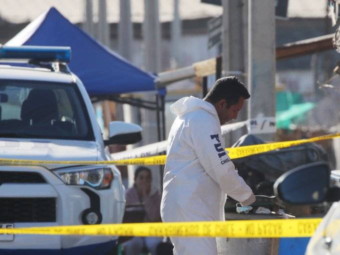 Hombre muere tras ser apuñalado en una toma en Cerrillos: Es el tercer homicidio del día en la región Metropolitana