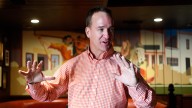 Peyton Manning makes exciting Broncos practice appearance