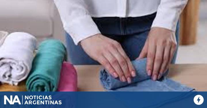 Adiós a la plancha: el truco para guardar ropa sin planchar con un método económico