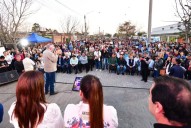 Villa Quinteros: el gobernador inauguró obras de pavimento y luz