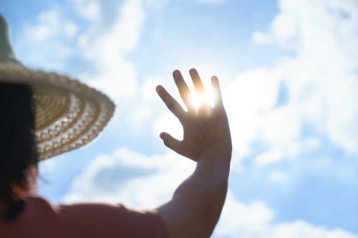 Cómo proteger la piel del sol ante las olas de calor extremo en España y la Comunitat Valenciana