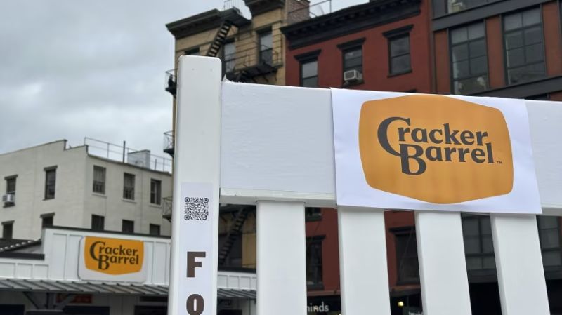 Cracker Barrel vuelve a su logo original tras críticas de la extrema derecha, caída en bolsa y un fallido cambio de imagen
