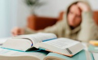 Estas son las 10 profesiones con peor salario tras graduarse, según estudios