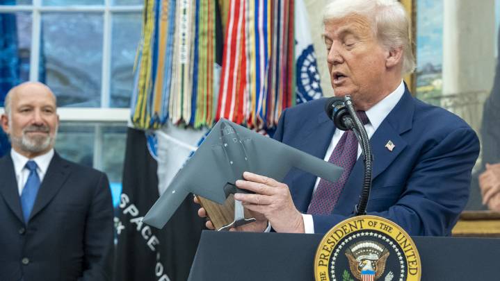 Trump amaga a Irán con nuevos ataques si intentan restaurar su potencial nuclear