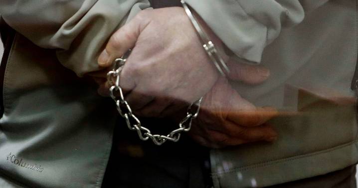 Adolescente queda privado de libertad por homicidio frustrado afuera de colegio en Alto Hospicio