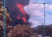 AHORA: Incendio de gran magnitud se registra en empresa en Los Guayos (+Video)