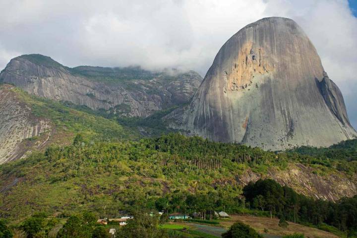 Man, Woman Die After Car They Were Believed to Be Having Sex in Fell Off a Cliff