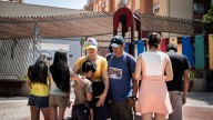 Una vecina acoge a la familia con 6 niños que dormía en la calle tras no aceptar la plaza en un albergue