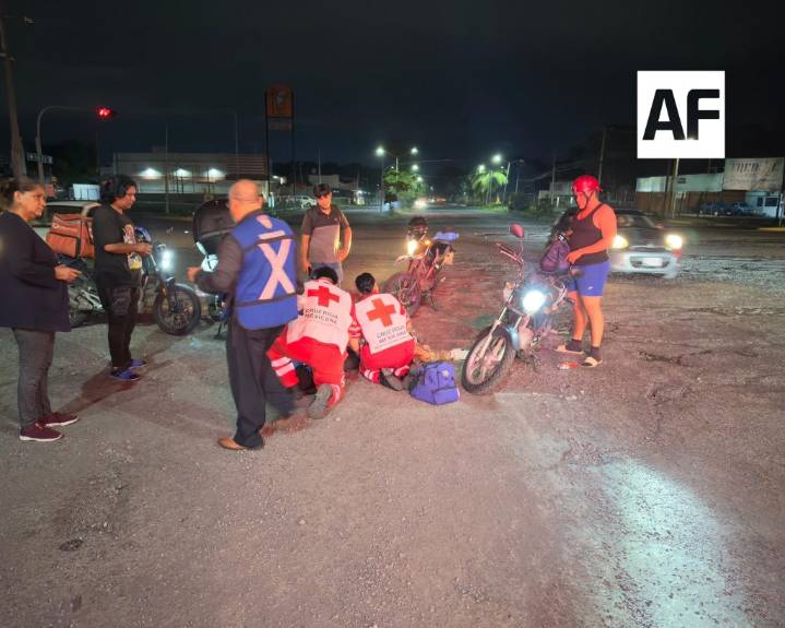 Motociclista resulta lesionado tras derrape en Villa de Álvarez