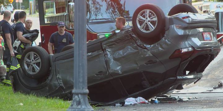 SUV, with 4 people inside, rolled on its top in Peoria’s East Bluff