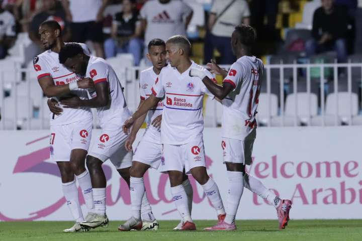 3-0. Olimpia se instala en cuartos sin despeinarse y con goleada en 5 minutos