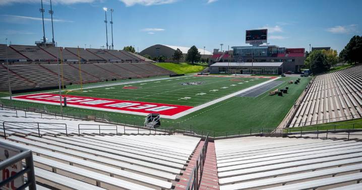 UNM lowers price of several concessions at football games