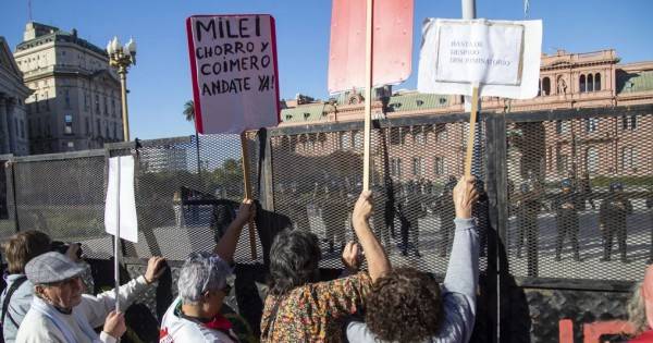 Los jubilados hicieron una nueva marcha con radio abierta en el Congreso nacional