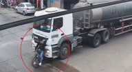 ¿Fue intencional? Camión cisterna embistió y arrastró a ciclista en Banda del Río Salí (video)